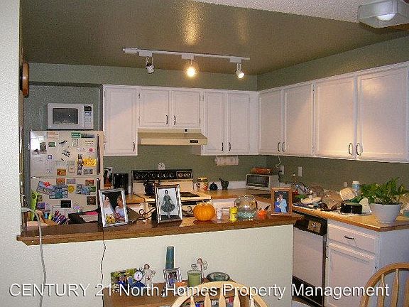 3rd image of 8915 Ravenna Ave NE