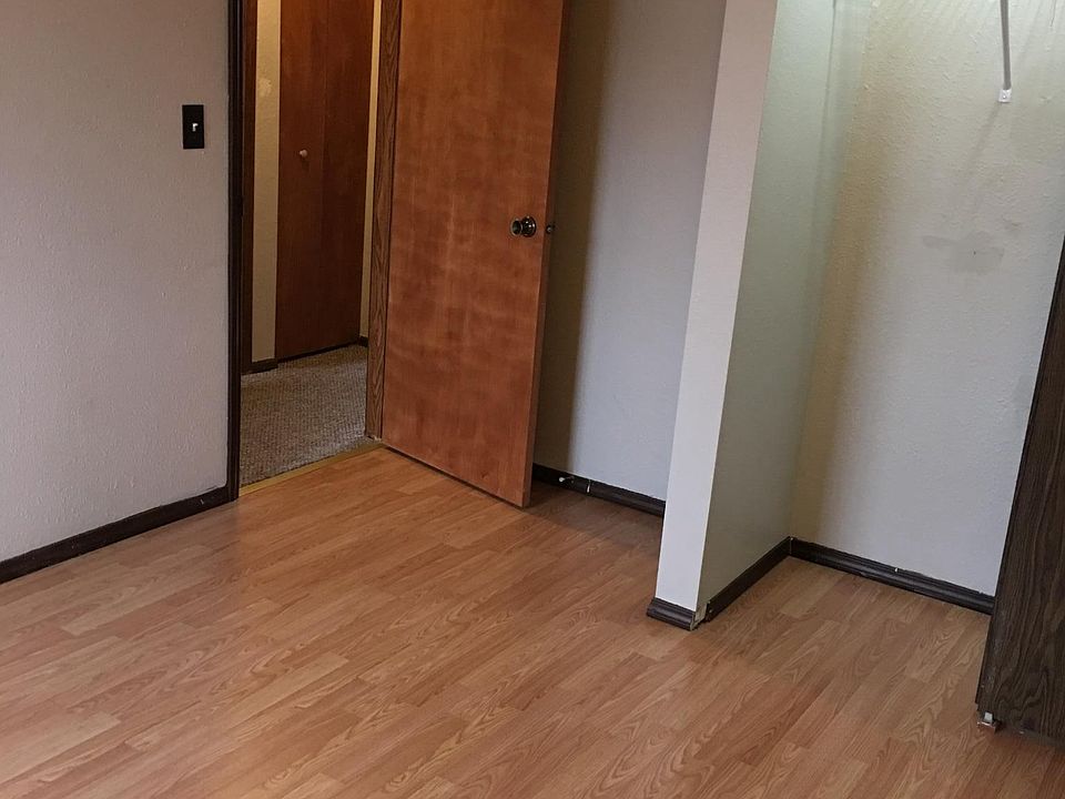 1ST BEDROOM