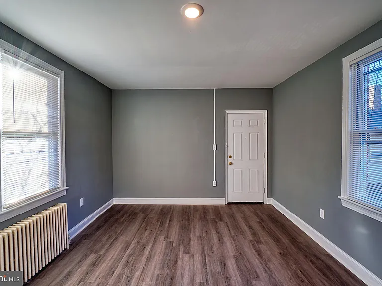 400 Douglas St NE #102 — Photo 1