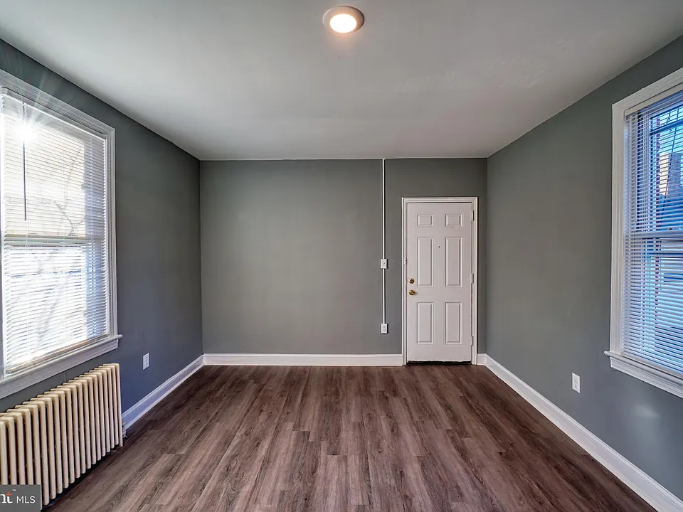 400 Douglas St NE #102