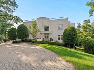 920 Saint Stephens Grn, Oak Brook, IL 60523