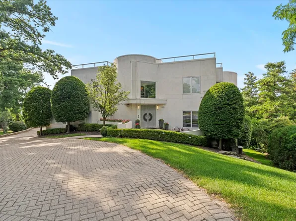 920 Saint Stephens Grn, Oak Brook, IL 60523