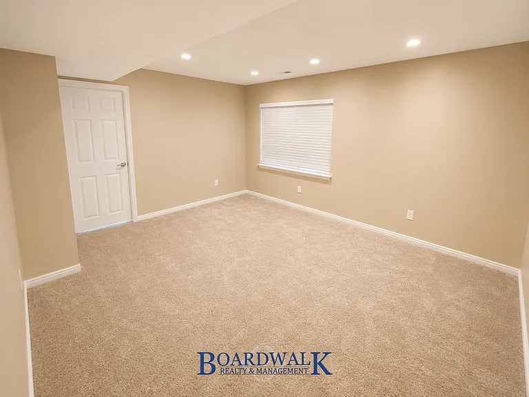 12542 S 300 E #STUDIO — Photo 6