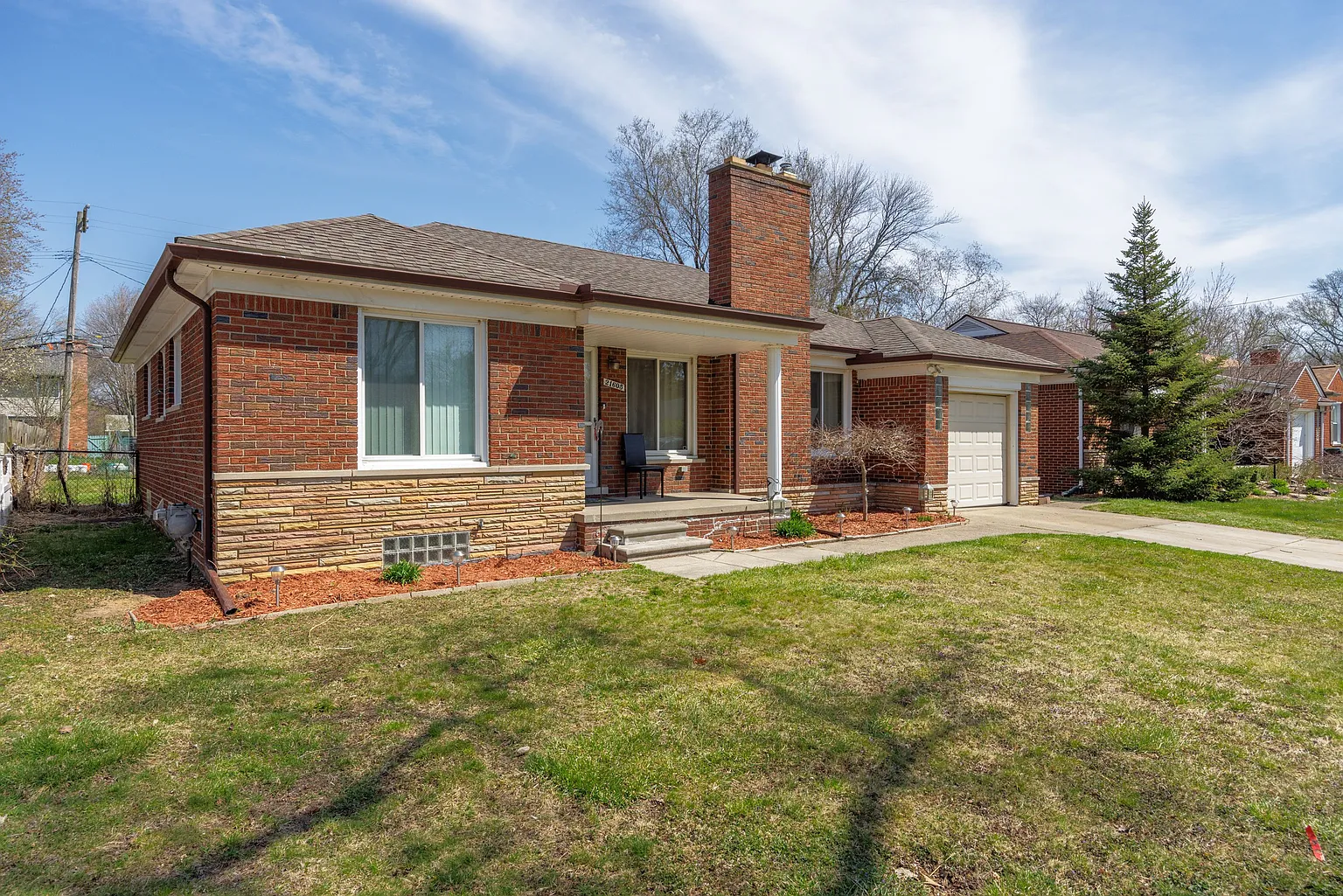 21605 Benjamin St photo 1