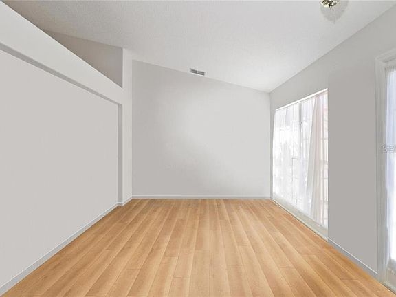 4th image of 29205 Crossland Dr