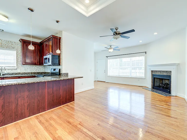 1033 Yale Ave — Photo 5