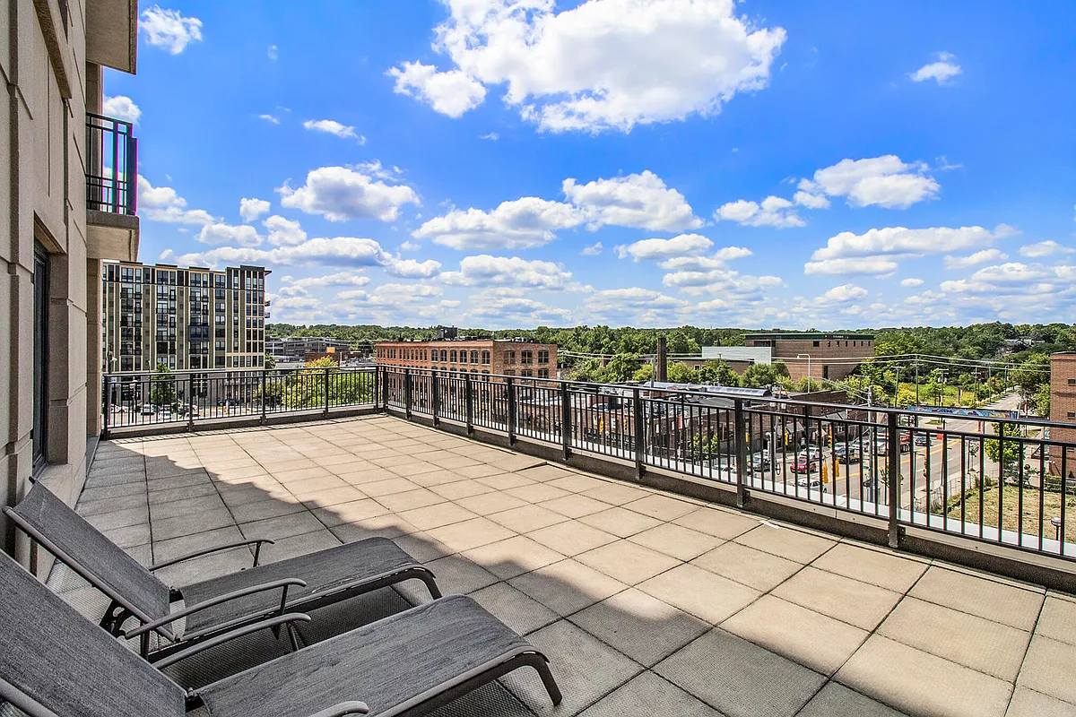 Building Photo - 111 N Ashley St #302
