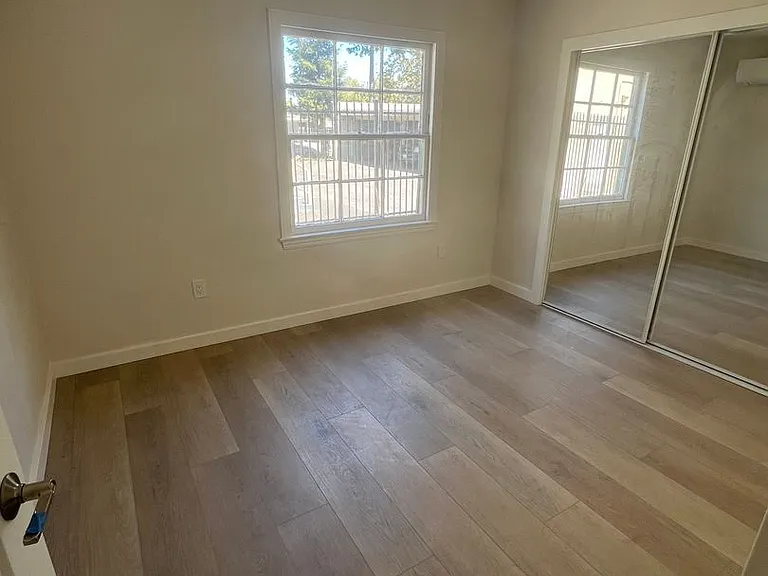 584 N 2nd St — Photo 5