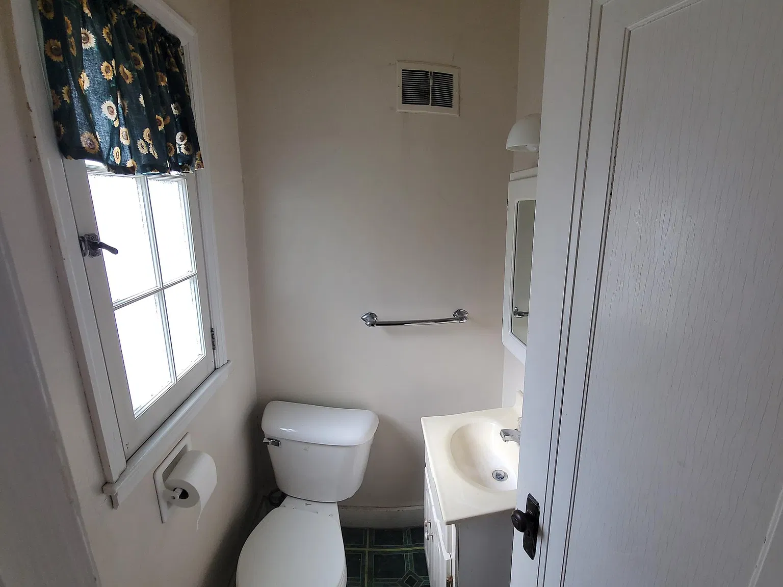 4 bed, $1,800 — Photo 2