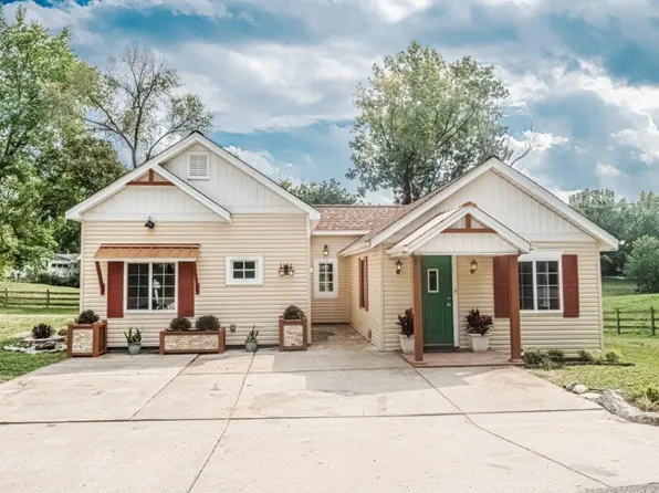 510 Bailey Ave, Elsberry, MO 63343