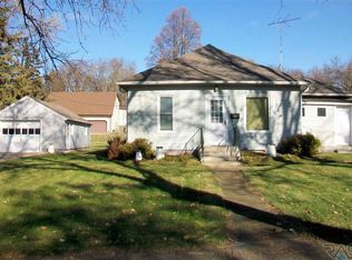 206 E 7th St, Dell Rapids, SD 57022