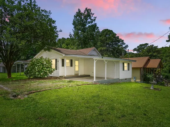 16 S Church St, Coats, NC 27521
