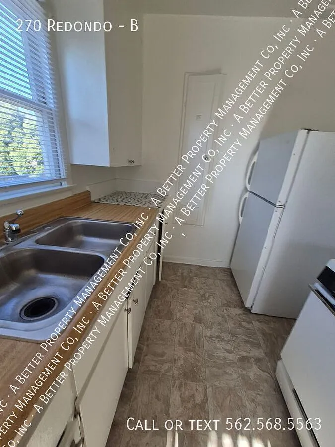 Upper One Bedroom in Triplex with Refinished Hardwood Floors — Photo 2