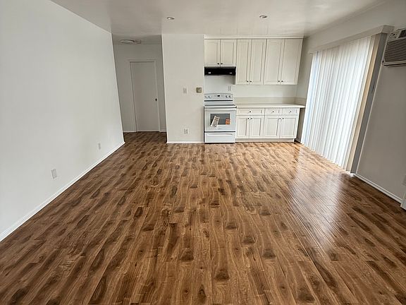 5th image of 2038 Holly Dr #4A