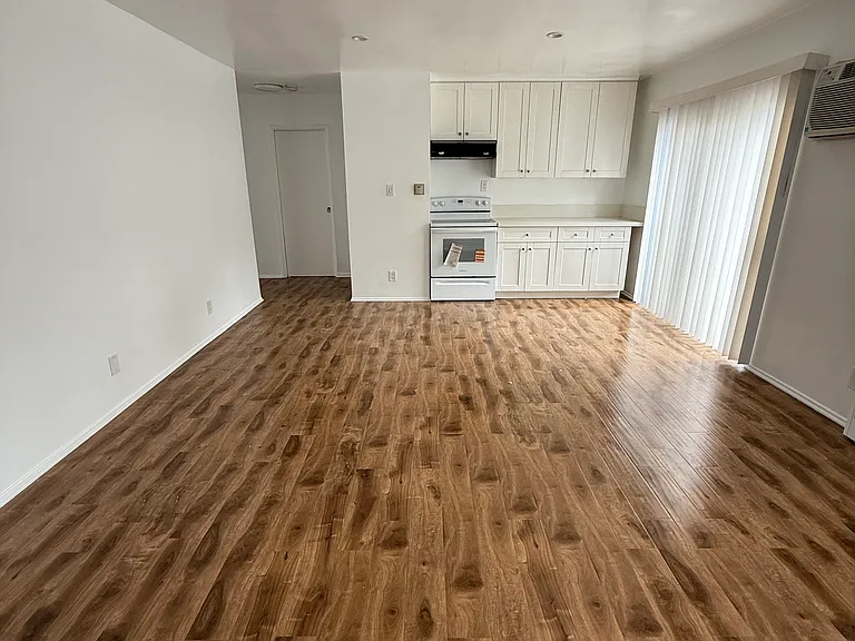 Living Room/Kitchen