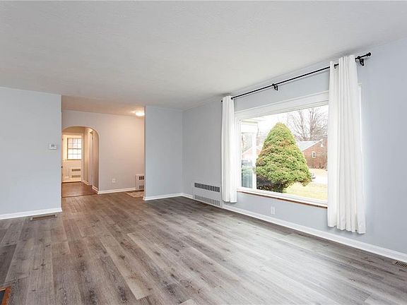 3rd image of 123 Forest Hill Dr
