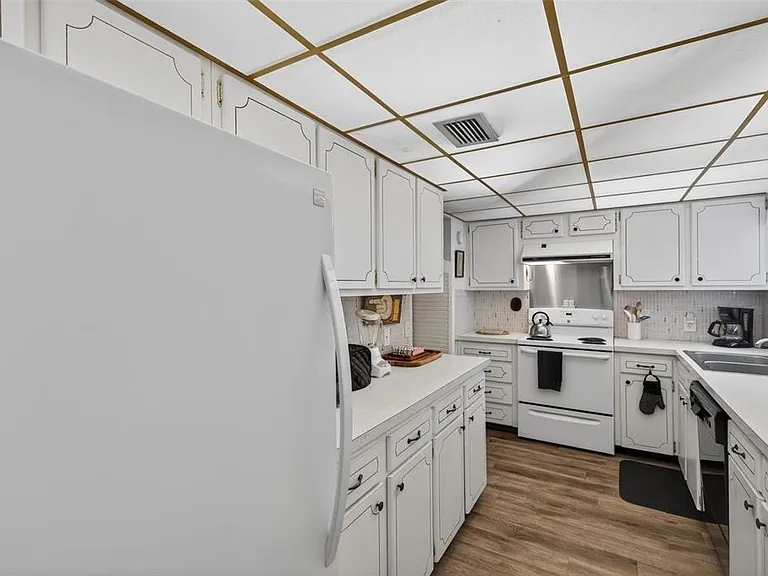 1200 N Shore Dr NE #201 — Photo 37