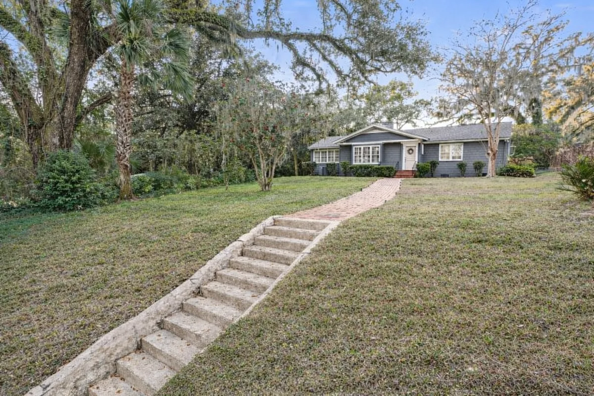 Building Photo - 2014 Golf Terrace Dr