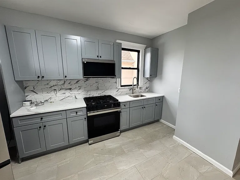 136 W 25th St #2 — Photo 5