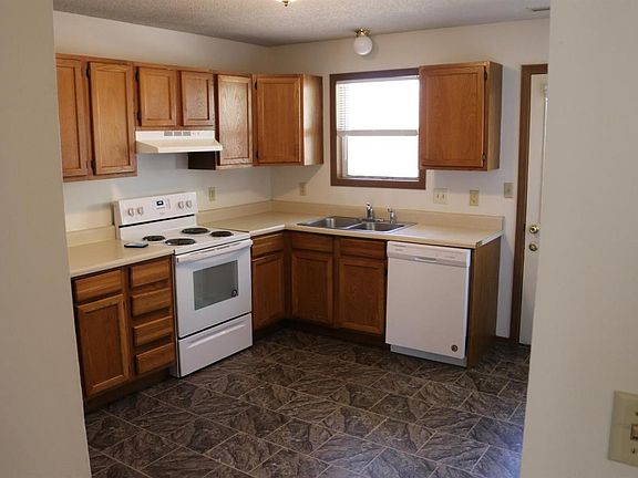 3rd image of 120 B St #122