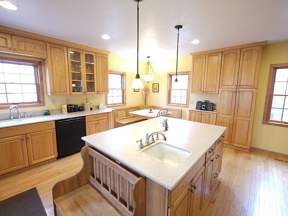 4th image of 2173 James Ave