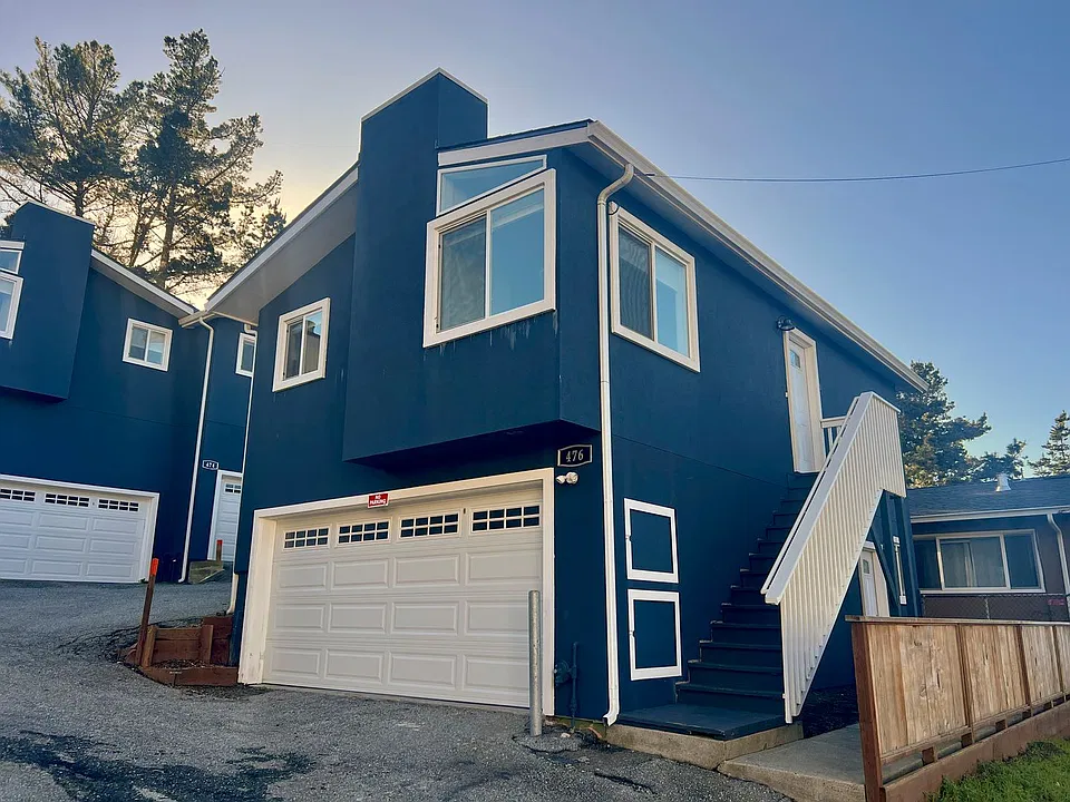 472 & 476 Lewis St #474
