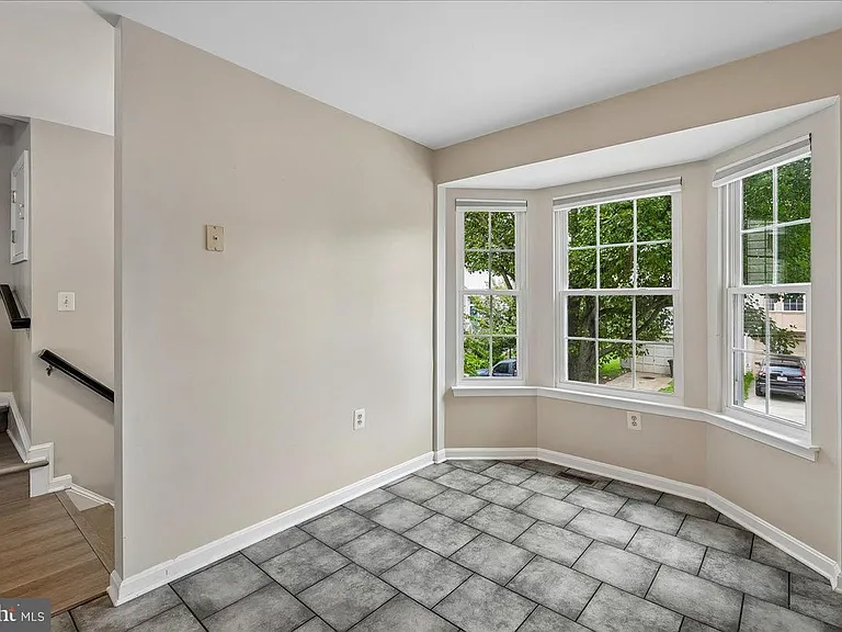 104 Frazer Dr — Photo 7