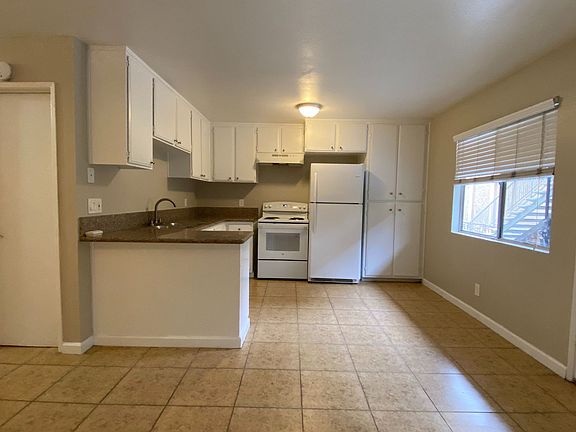4th image of 4966-9 Auburn Dr