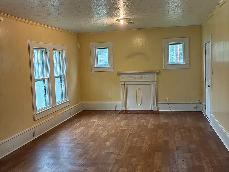 402 E Lasalle St — Photo 9
