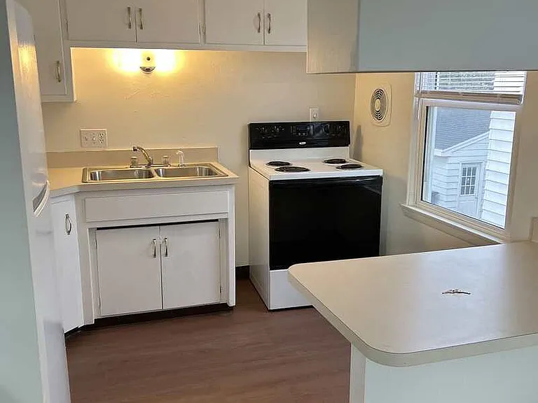 1095 Gillingham Rd #D — Photo 3