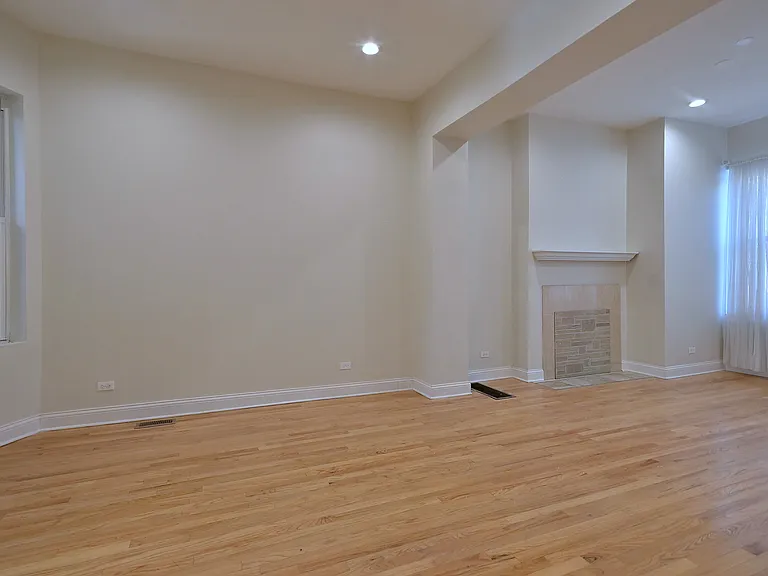 233 N Sacramento Blvd — Photo 34