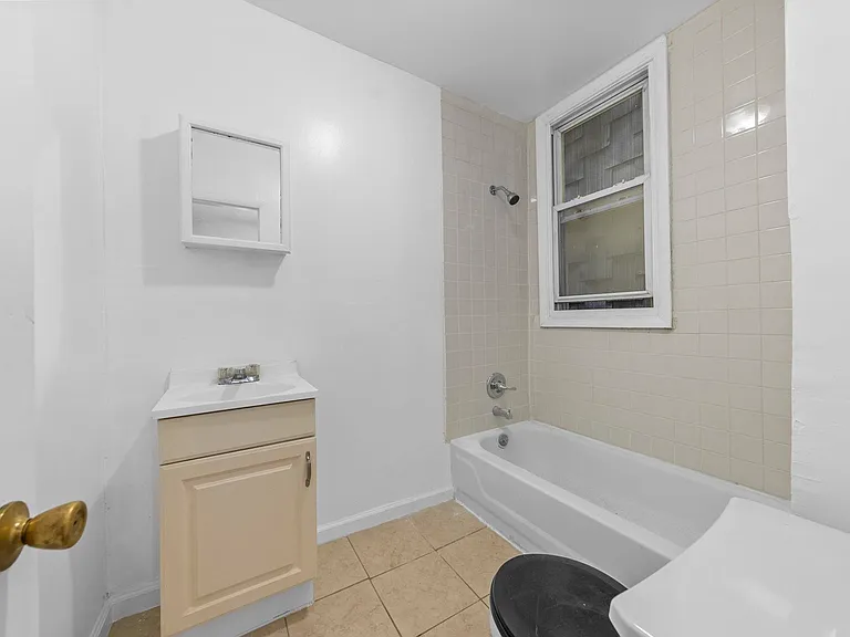 146 Bowers St #2 — Photo 4