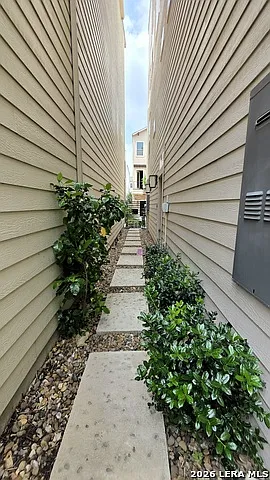 3 bed, 3.5 bath, 2237 sqft, $2,350 — Photo 3