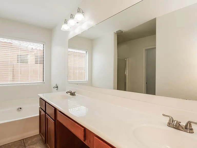 2431 W Gaby Rd — Photo 9
