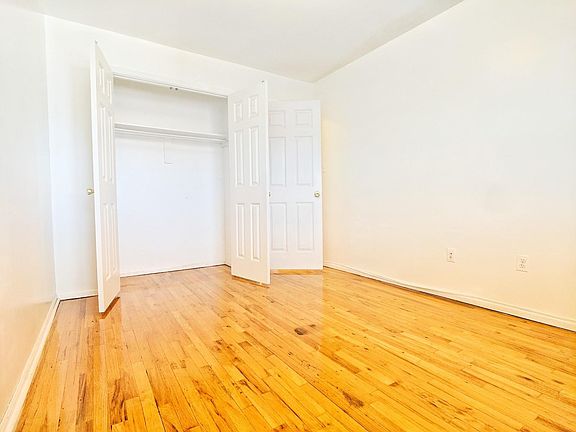 4th image of 135 Bay 17 St