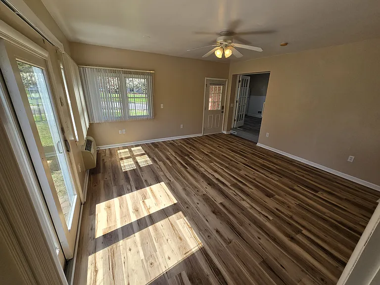 236 W Granada Ave — Photo 5