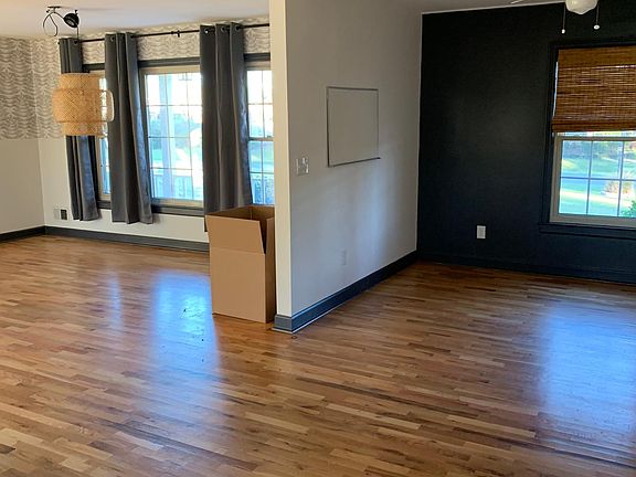 Open dining with breakfast nook/office space/play room