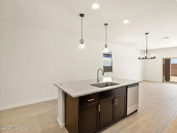 6933 W Sweetshade Ln, Tucson, AZ 85757