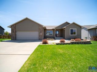 3225 S Newcastle Ct, Sioux Falls, SD 57110