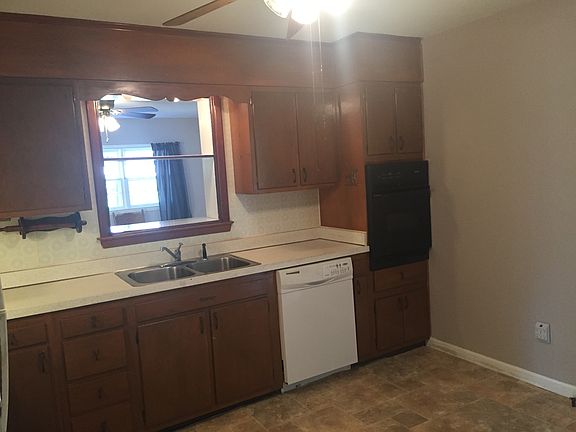 3rd image of 2429 Ponderosa Dr
