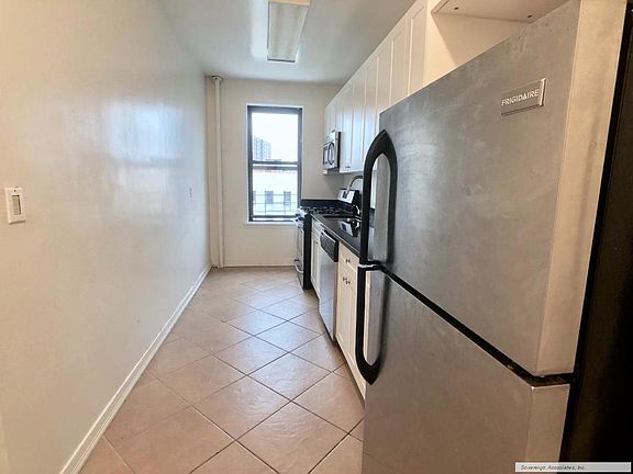 3rd image of 590 Fort Washington Ave APT 6E