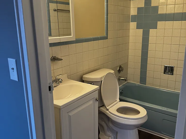 2860 Boudinot Ave — Photo 8