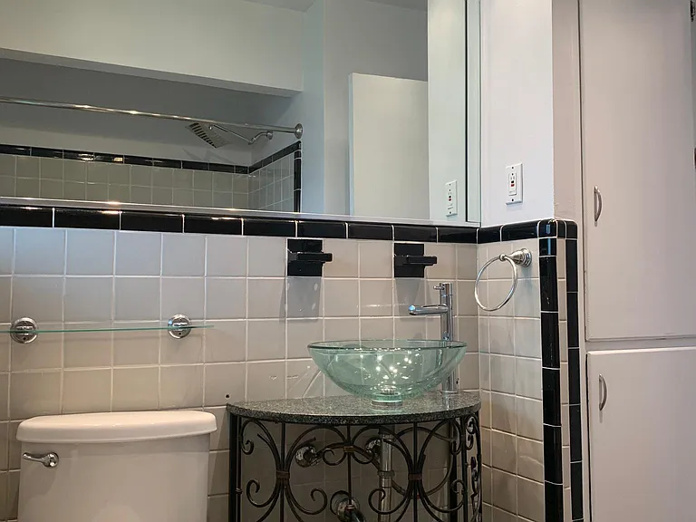 25835 Woodward Ave #104 — Photo 8