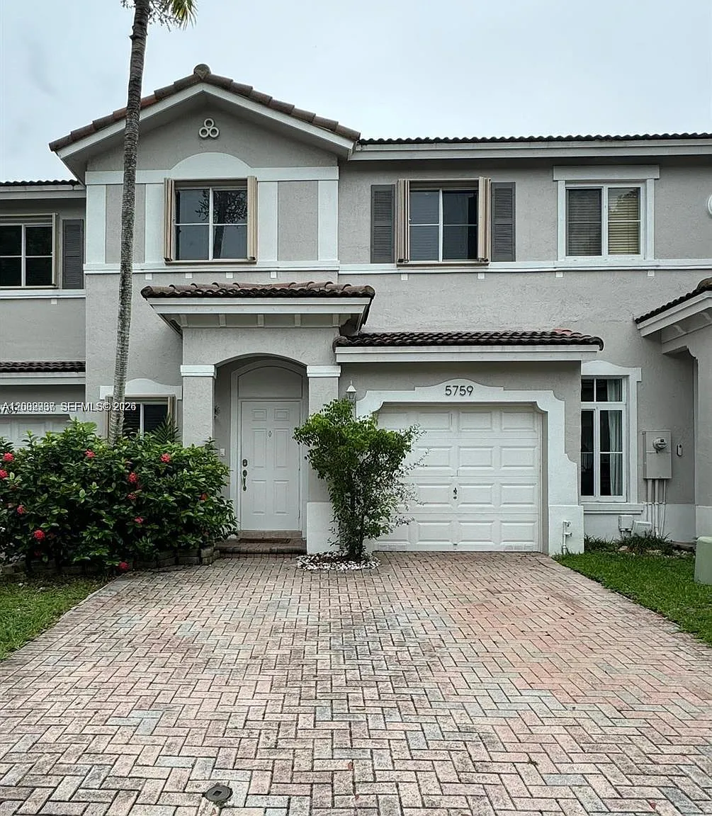 Doral Northeast Townhomes — Photo 2