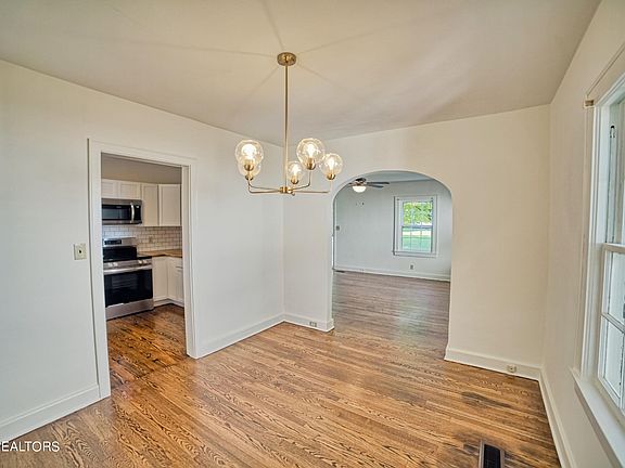 5th image of 1016 NE Melbourne Ave