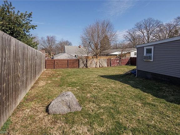 5th image of 2643 Zesiger Ave