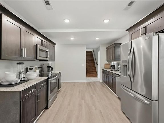 4th image of 6 S Davis Dr