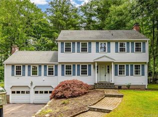 8 Watson Dr, West Simsbury, CT 06092