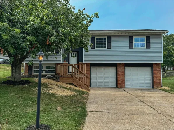 3413 Emma Ln, Godfrey, IL 62035