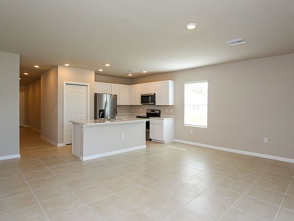 4th image of 15488 Wildflower Cir